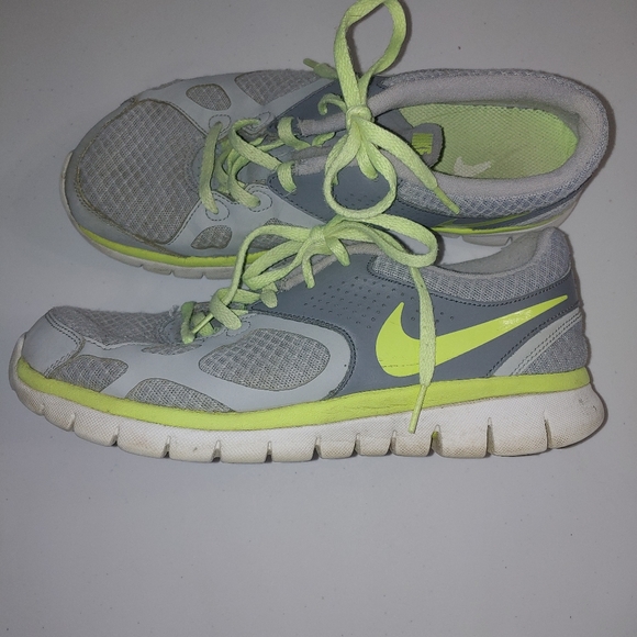 Nike womens grey and lime green running shoes - Picture 2 of 4